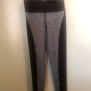 Black and gray leggings, medium size,